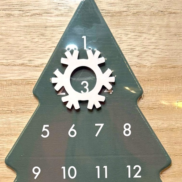 NWT Target Bullseye Playground Magnetic Advent Christmas Countdown Wood Sign - Picture 3 of 4